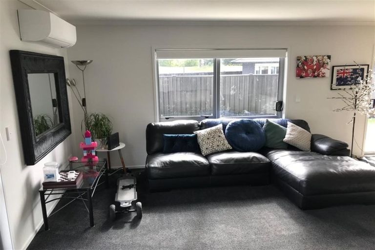 Photo of property in 14 Passchendaele Grove, Trentham, Upper Hutt, 5018