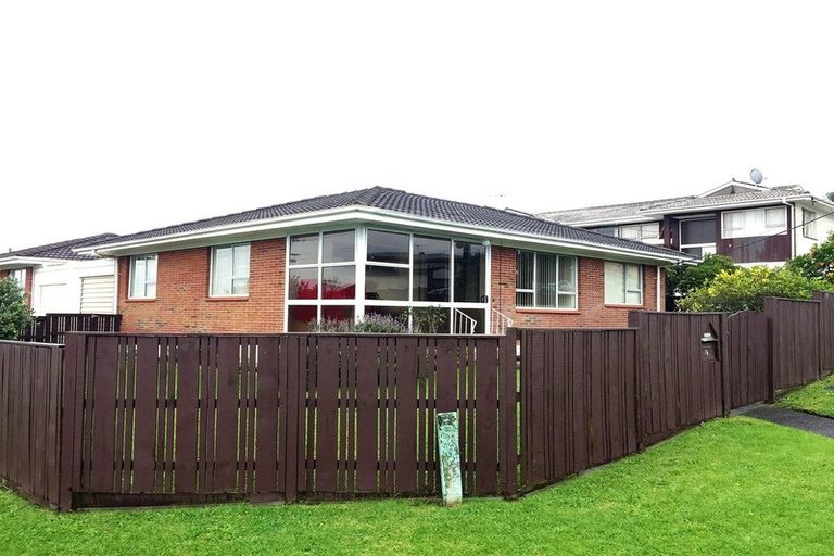 Photo of property in 1/2 Quebec Road, Milford, Auckland, 0620