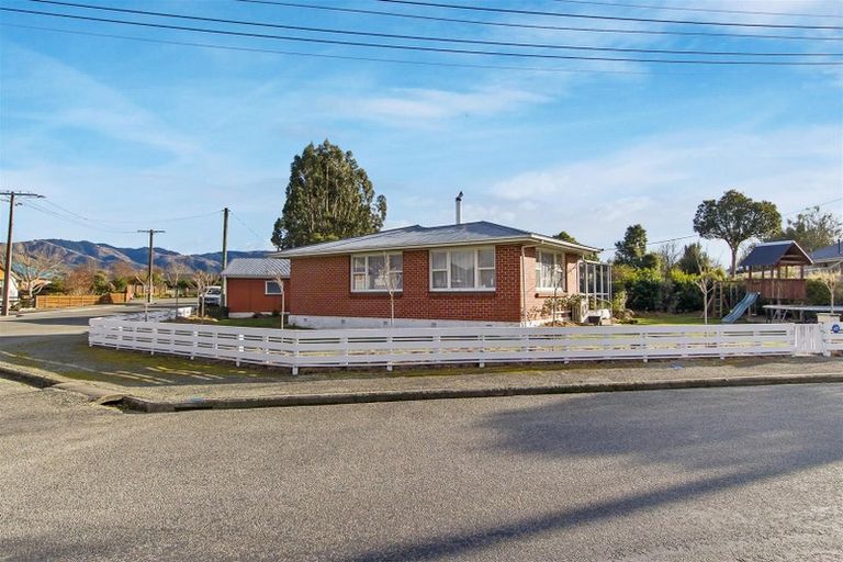 Photo of property in 8 Hughes Street, Waimate, 7924