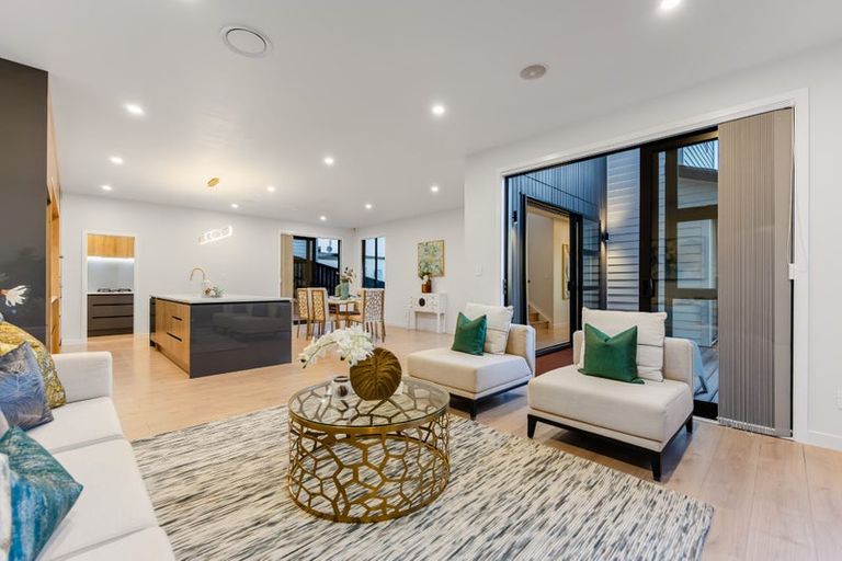 Photo of property in 17 Manawanui Way, Orewa, 0931