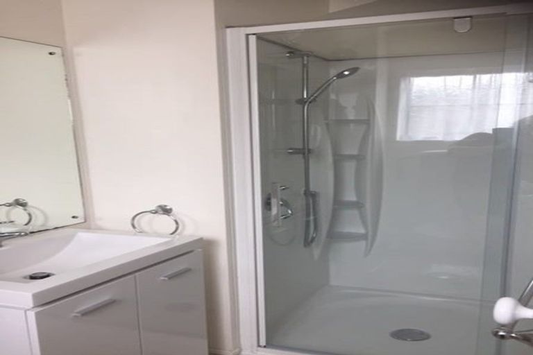 Photo of property in 87 Victory Crescent, Tawa, Wellington, 5028