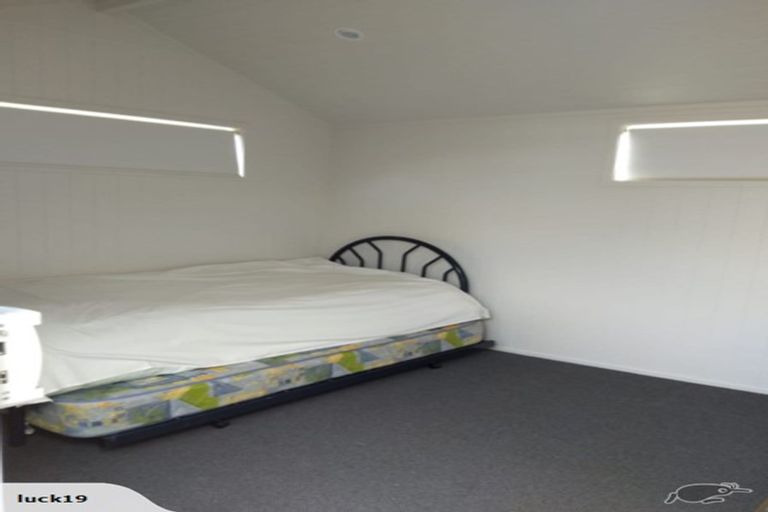 Photo of property in 28 Golf Road, New Lynn, Auckland, 0600
