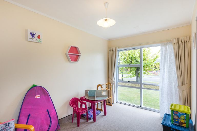 Photo of property in 12 Wedgwood Grove, Highbury, Palmerston North, 4412