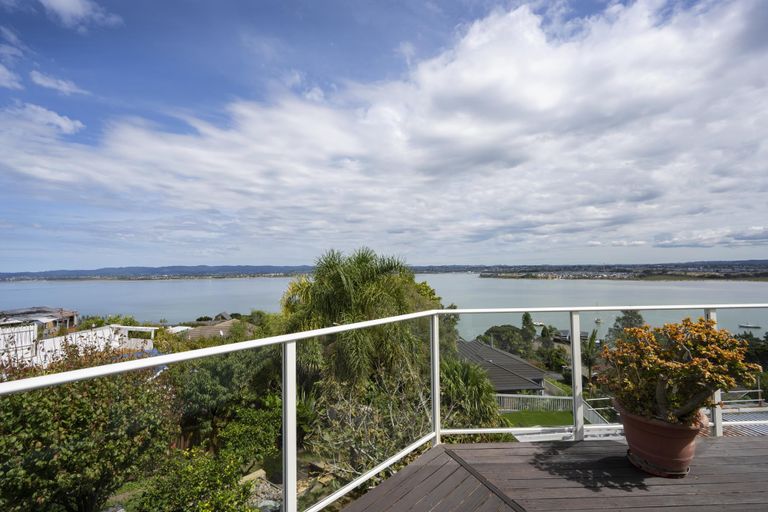 Photo of property in 41 Hadfield Street, Beach Haven, Auckland, 0626