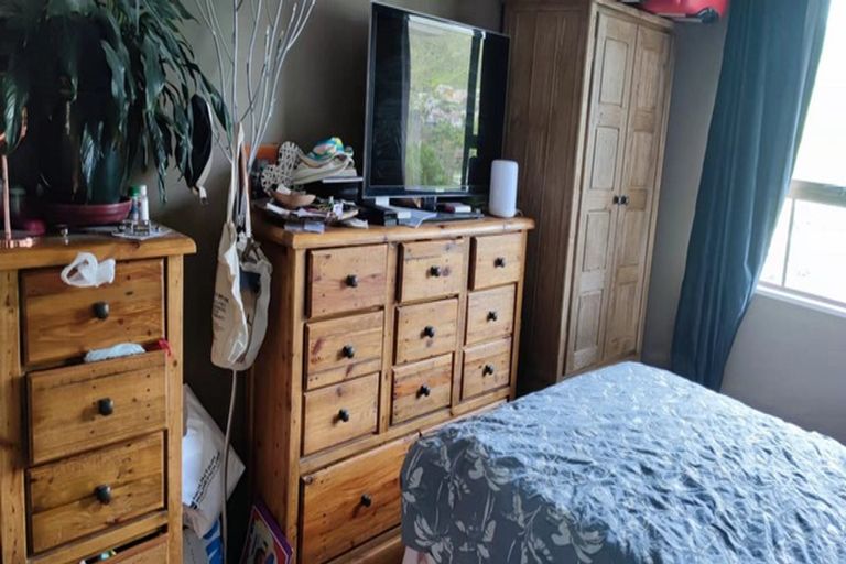 Photo of property in 50 Woodhouse Avenue, Karori, Wellington, 6012