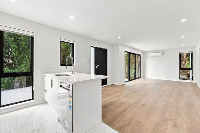 Photo of property in 13 Tower Hill, Stanmore Bay, Whangaparaoa, 0930