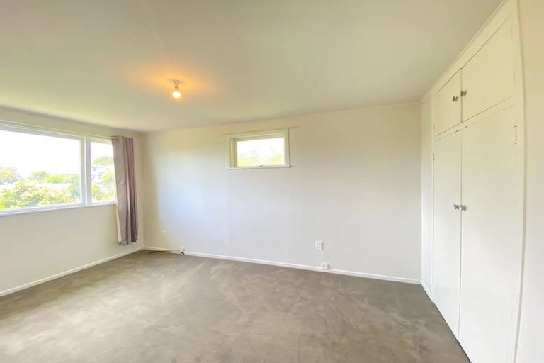 Photo of property in 34 Woodside Avenue, Northcote, Auckland, 0627