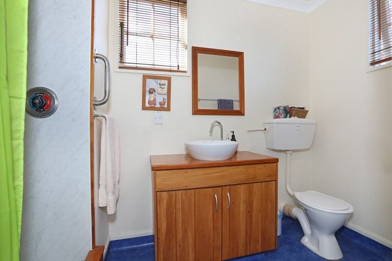 Photo of property in 6 Edwards Street, Kimbolton, Feilding, 4777