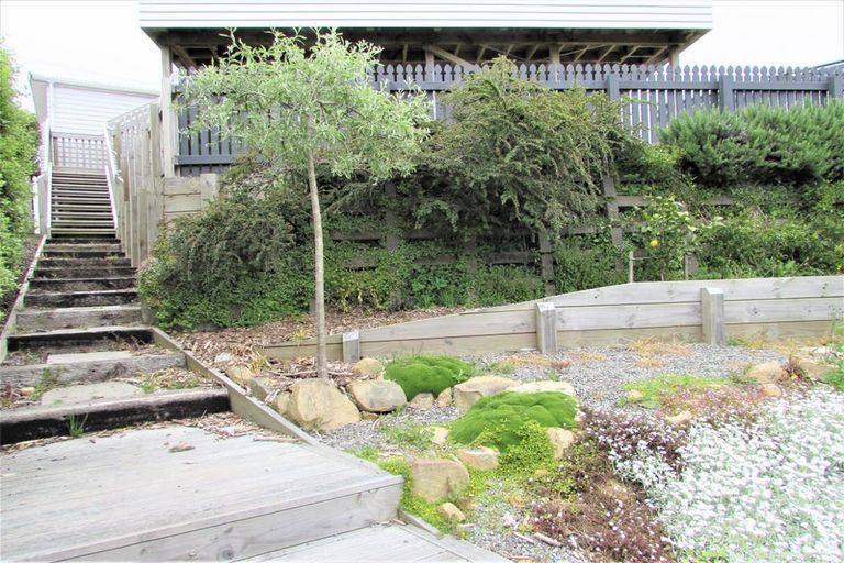 Photo of property in 30 Brooker Grove, Newlands, Wellington, 6037