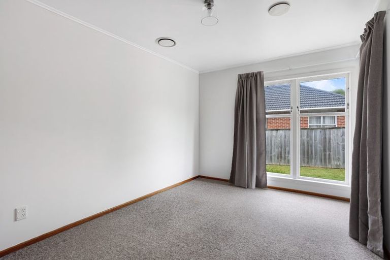 Photo of property in 73 Roberts Road, Te Atatu South, Auckland, 0610