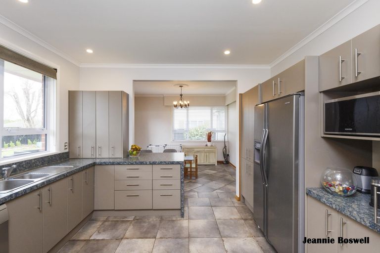 Photo of property in 9 Innes Place, Roslyn, Palmerston North, 4414