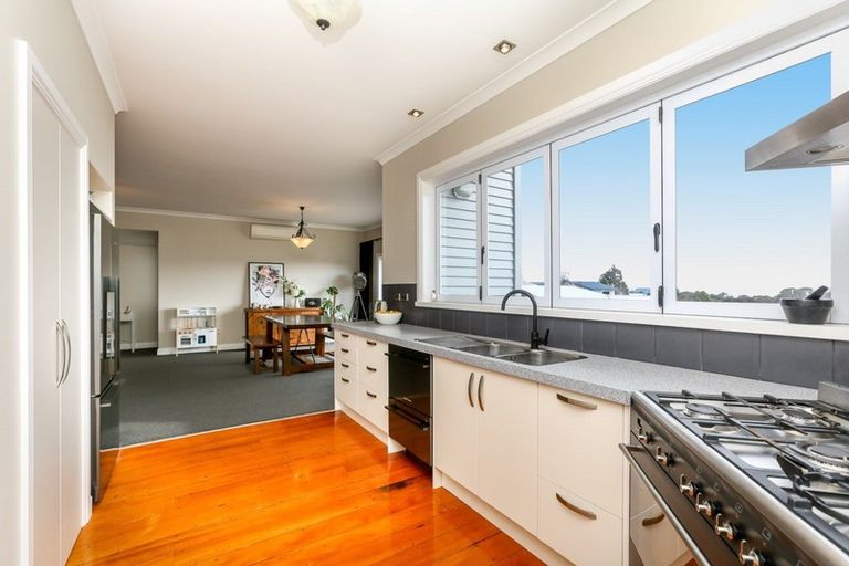 Photo of property in 20 Dorset Avenue, Westown, New Plymouth, 4310