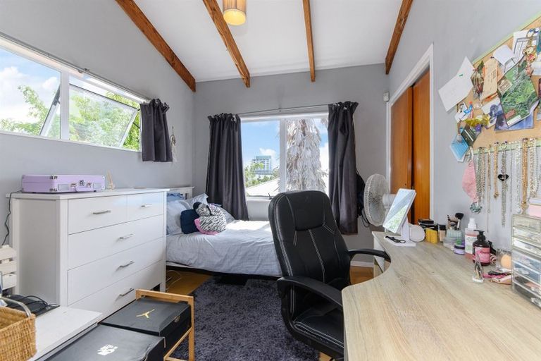 Photo of property in 1/21 Captain Scott Road, Glen Eden, Auckland, 0602