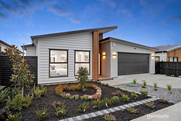 Photo of property in 8 Croatia Avenue, Huapai, Kumeu, 0810