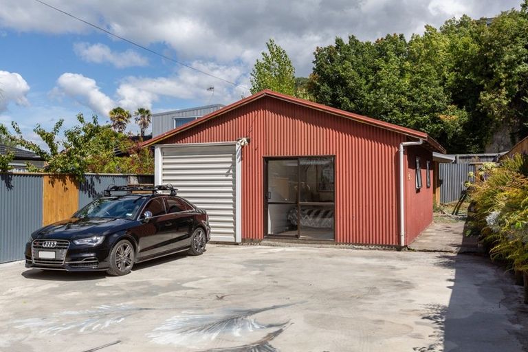 Photo of property in 18 Chaucer Road, Hospital Hill, Napier, 4110