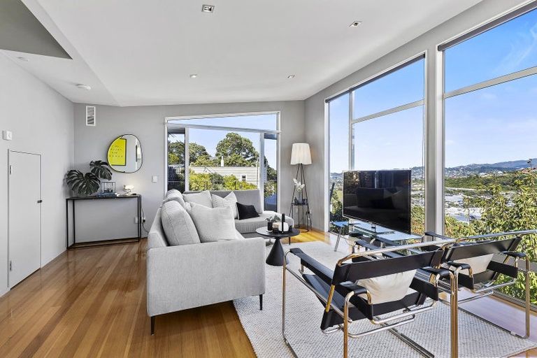 Photo of property in 121 Nevay Road, Miramar, Wellington, 6022