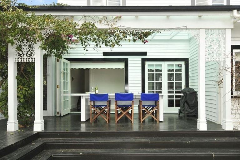 Photo of property in 18 Nikau Street, Eastbourne, Lower Hutt, 5013