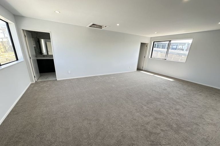 Photo of property in 27a Kelwyn Road, Kelston, Auckland, 0602