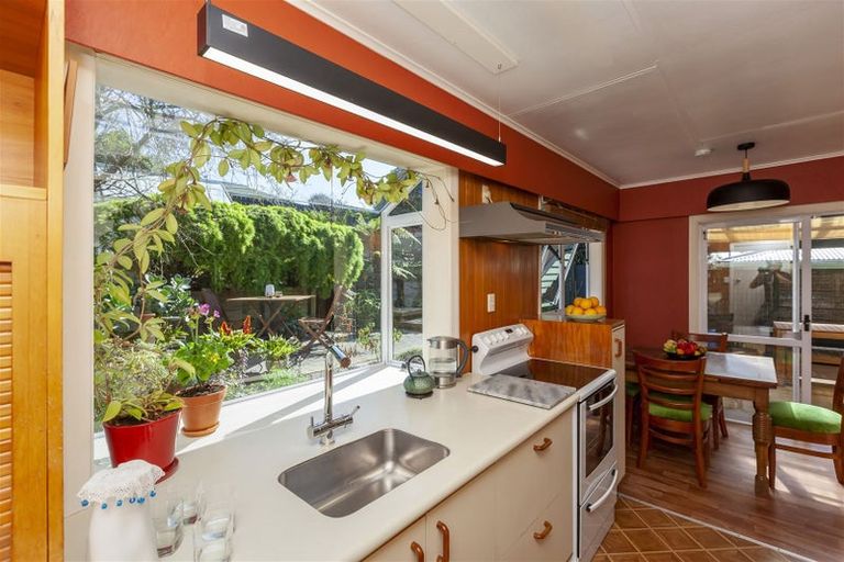 Photo of property in 103 Tilley Road, Paekakariki, 5034