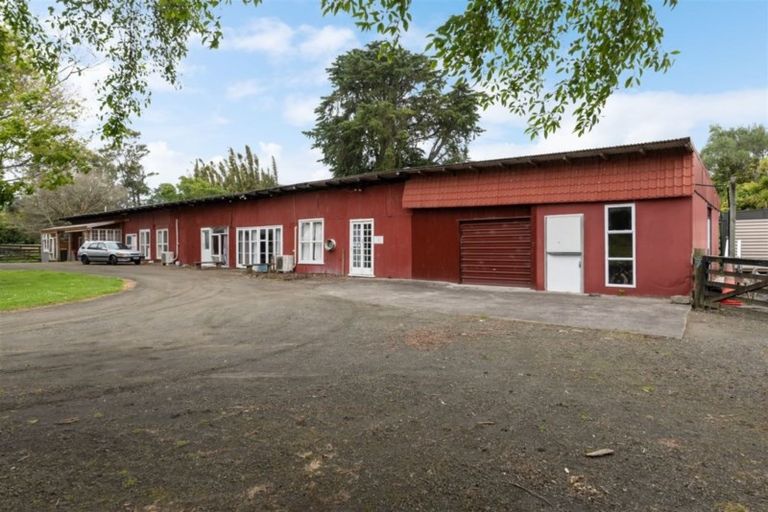 Photo of property in 32 Hanham Road, Kumeu, 0891