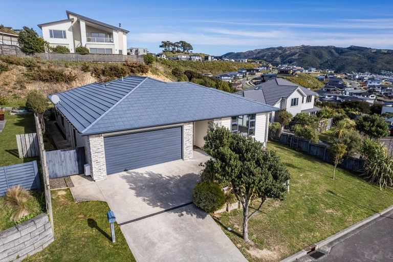 Photo of property in 13 Wangapeka Way, Aotea, Porirua, 5024