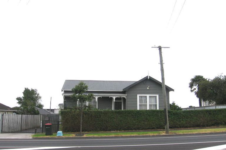 Photo of property in 205 Mount Smart Road, Onehunga, Auckland, 1061
