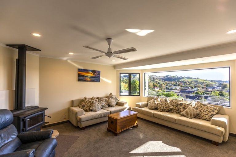 Photo of property in 37 Hetley Crescent, Taradale, Napier, 4112
