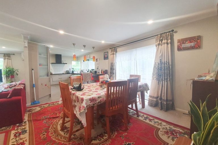 Photo of property in 64a Kingdale Road, Henderson, Auckland, 0610