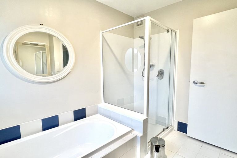 Photo of property in 2c Lewisville Terrace, Thorndon, Wellington, 6011