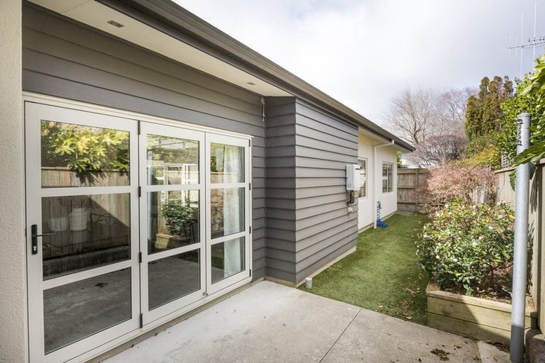 Photo of property in 16 Hardie Street, Hokowhitu, Palmerston North, 4410