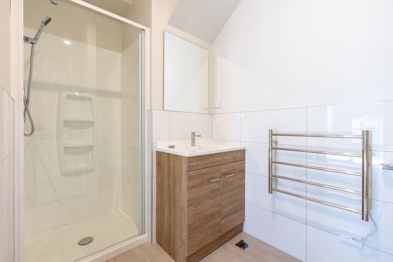 Photo of property in 5 Wharetana Crescent, New Lynn, Auckland, 0600