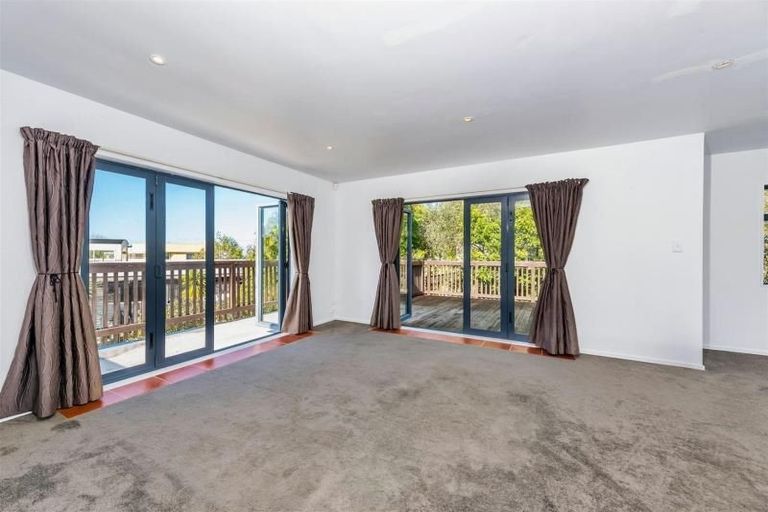 Photo of property in 20a Belleaire Court, West Harbour, Auckland, 0618