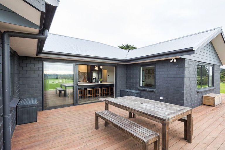 Photo of property in 52 Centre Road, Aokautere, Palmerston North, 4471