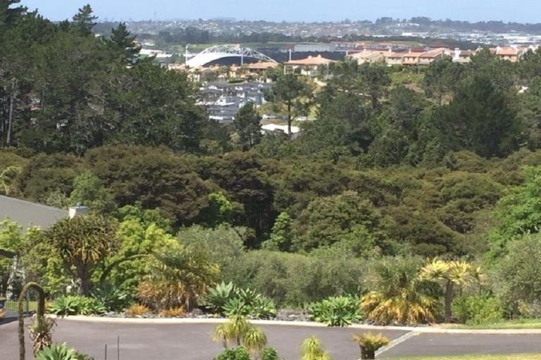 Photo of property in 215 Gills Road, Albany Heights, Auckland, 0632