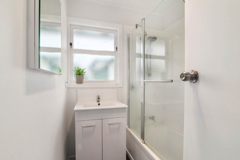 Photo of property in 77a Kawaha Point Road, Kawaha Point, Rotorua, 3010