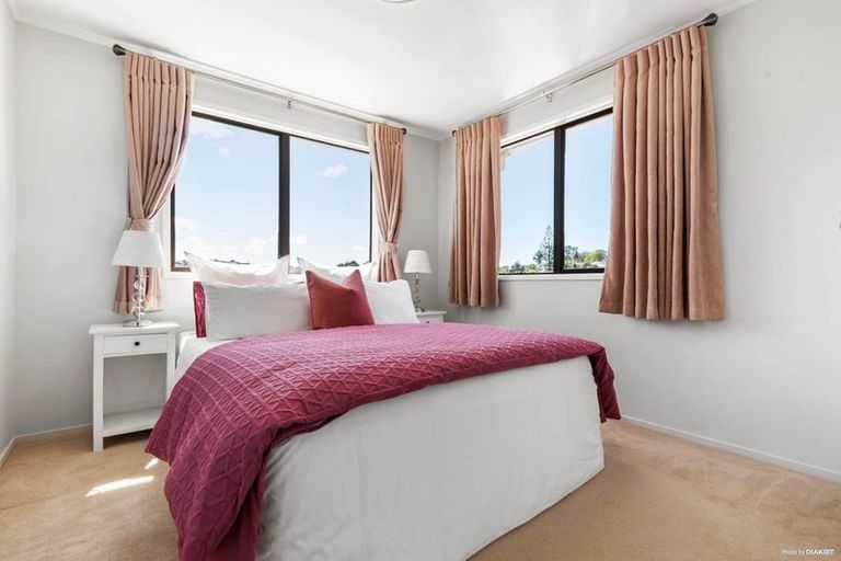 Photo of property in 72 Powrie Street, Glenfield, Auckland, 0629