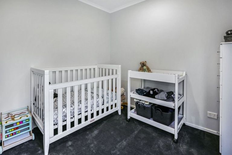 Photo of property in 20 Omaka Place, Aotea, Porirua, 5024