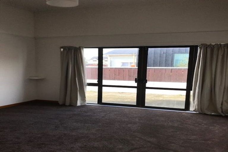 Photo of property in 17 Rua Street, Lyall Bay, Wellington, 6022