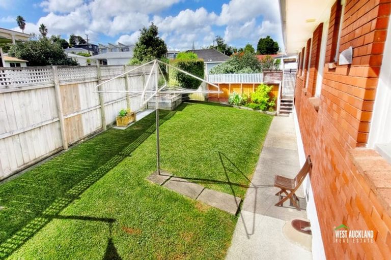 Photo of property in 24 Sherwood Avenue, Te Atatu South, Auckland, 0610