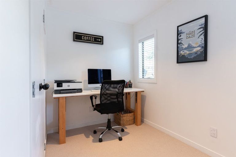 Photo of property in 1/45 Unsworth Drive, Unsworth Heights, Auckland, 0632