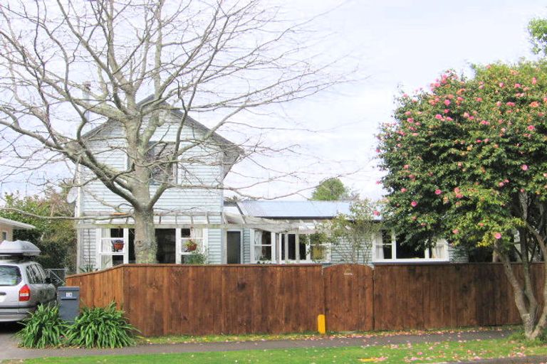Photo of property in 14 Erin Street, Hokowhitu, Palmerston North, 4410