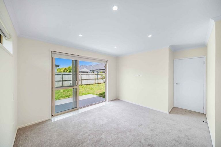 Photo of property in 22 Lamborn Drive, Papakura, 2110