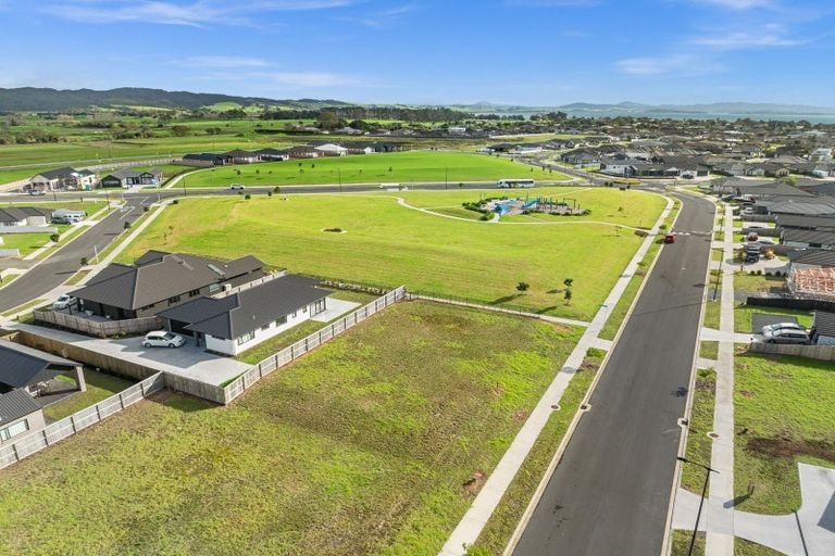 Photo of property in 20 Kapiakauri Road, One Tree Point, 0118