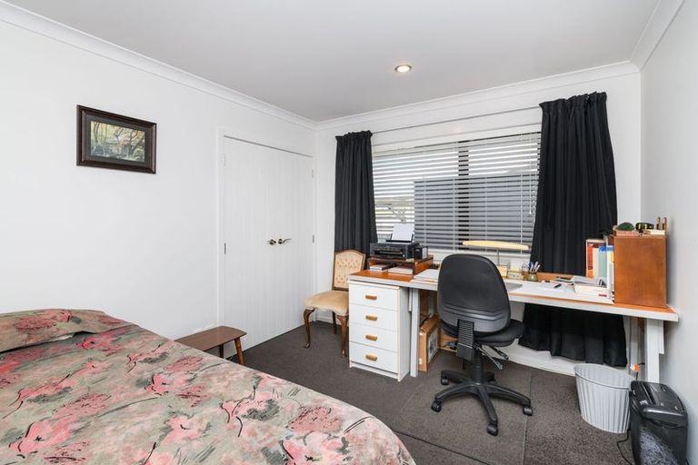 Photo of property in 44 Chestnut Close, Kelvin Grove, Palmerston North, 4414