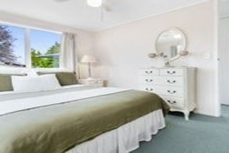 Photo of property in 54a Yeovil Road, Te Atatu Peninsula, Auckland, 0610
