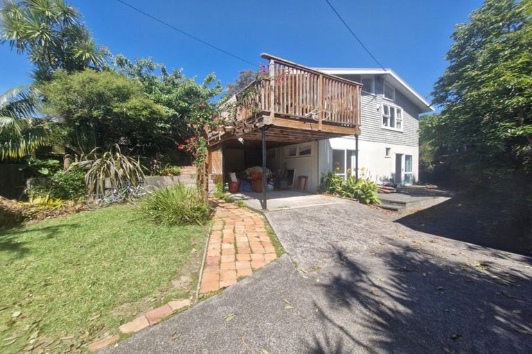 Photo of property in 4 Earl Road, Titirangi, Auckland, 0604