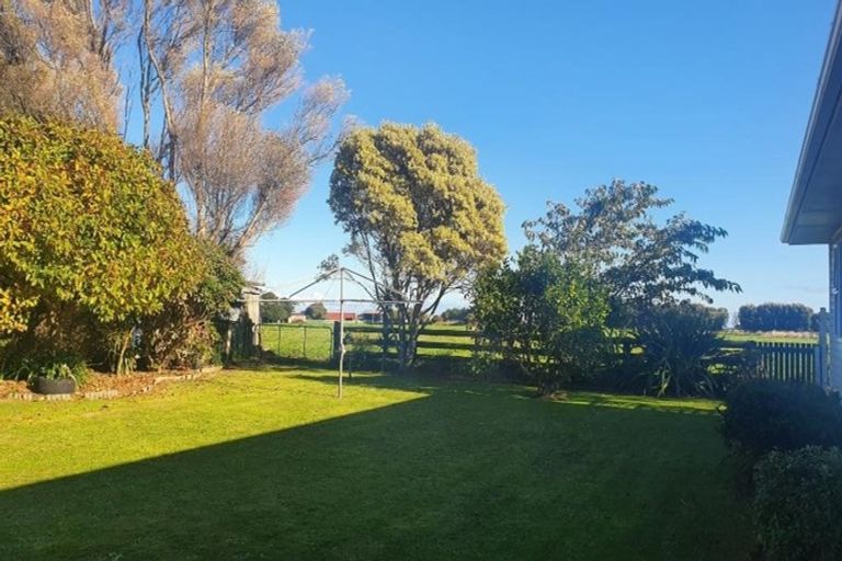 Photo of property in 11 Beach Road, Omata, New Plymouth, 4374