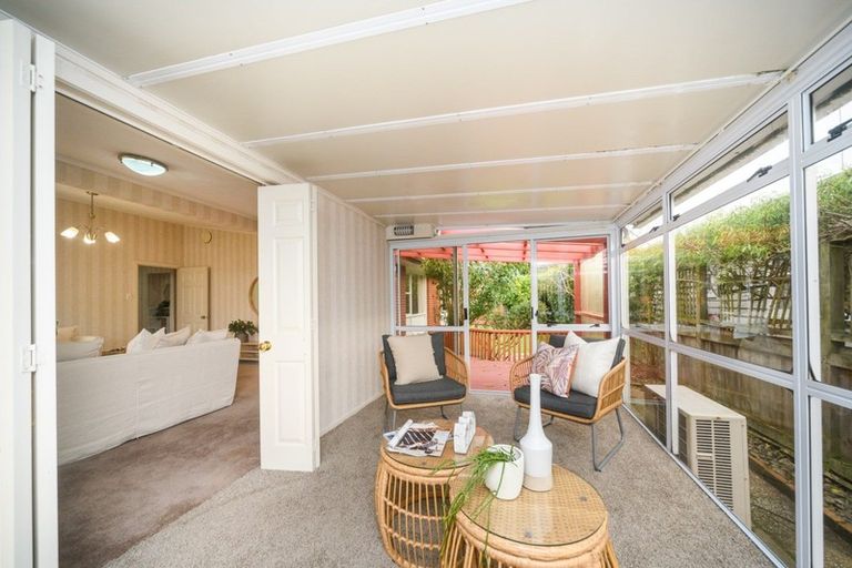 Photo of property in 22 Surrey Crescent, Hokowhitu, Palmerston North, 4410