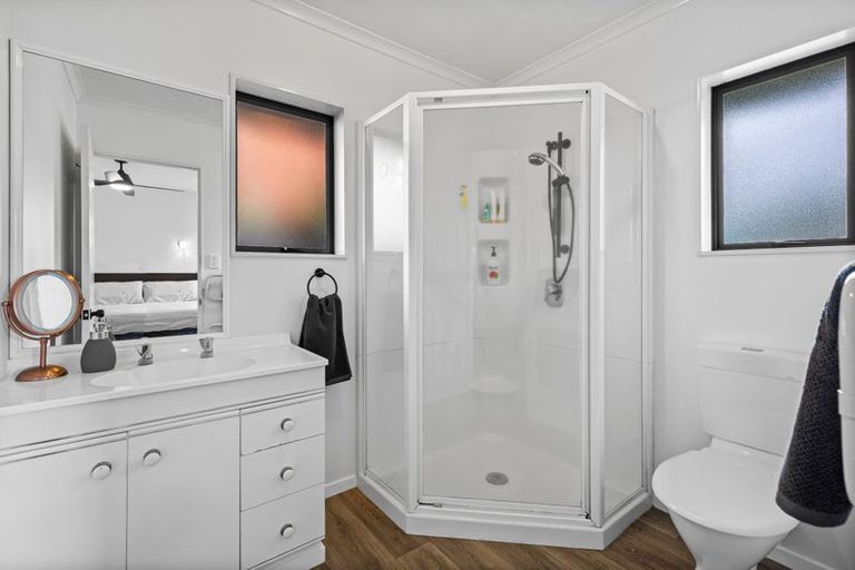 Photo of property in 6 Lothian Brae, Wattle Downs, Auckland, 2103