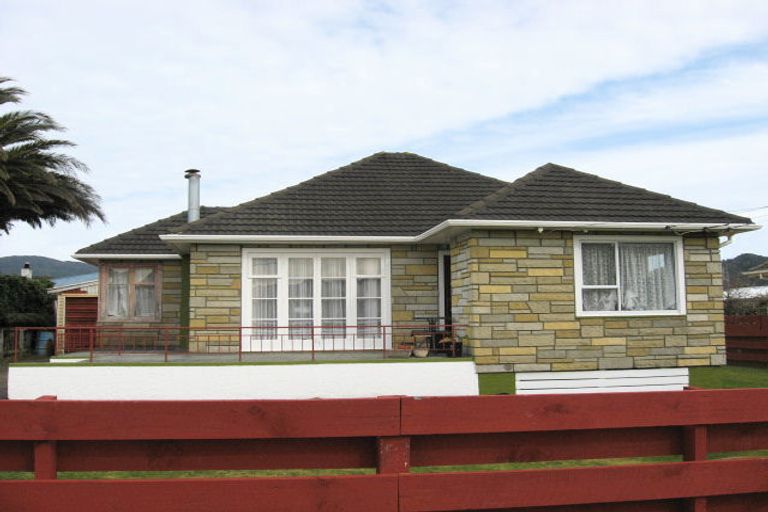 Photo of property in 17 Russell Road, Wainuiomata, Lower Hutt, 5014